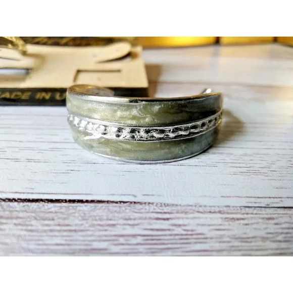 NWT Vintage 1980s Half Hoop Gray and Silver Plated Earrings - Picture 4 of 6